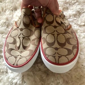 Signature Coach Brianne P223s slip on,speakers